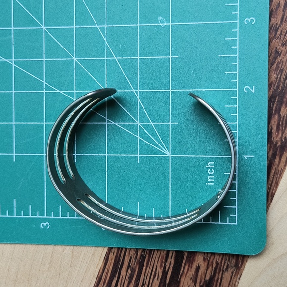 Open Cuff Bracelet Sarah Coventry Vintage Y2K Silver Tone Metal - Picture 7 of 12